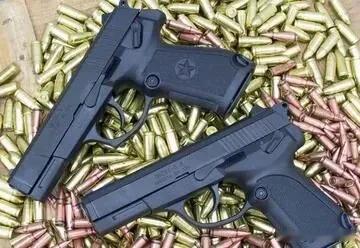 这把手枪是中国第一款完全自主研发、并实现大规模列装的现代制式手枪——QSZ92