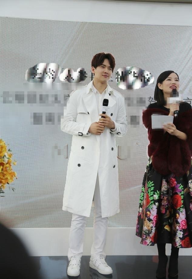 哇塞！高云翔可真是玉树临风，浑身都散发着魅力！他闺女呢，就像仙女降临人间，脸上那