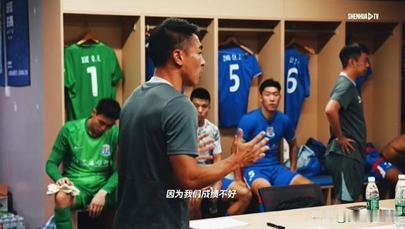于汉超更衣室喊话，未来有机会，他比毛毅军更适合领军斯卢茨基辞职，毛毅军接手。