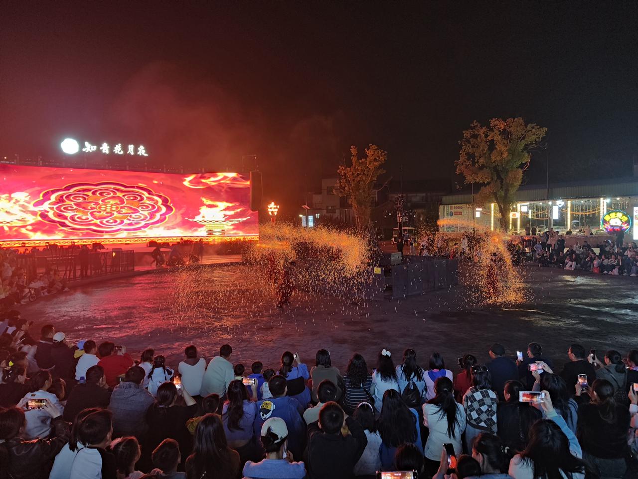 湖北没有春天和秋天，湖北这天气，真是让人忍不住吐槽，别的地方春秋季节能慢悠悠地享