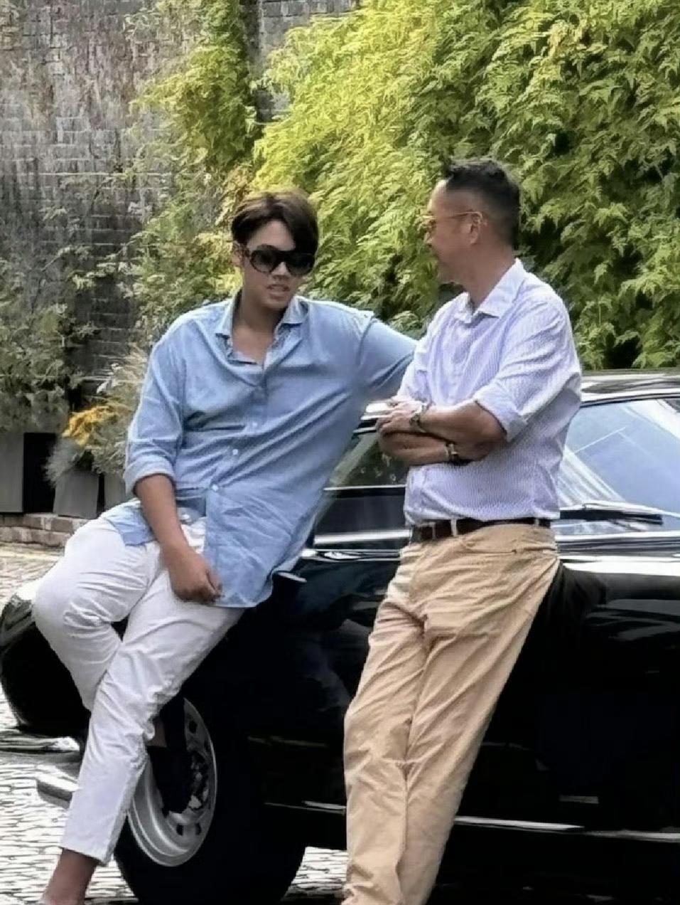 李嘉欣13岁的儿子比他爹还高！