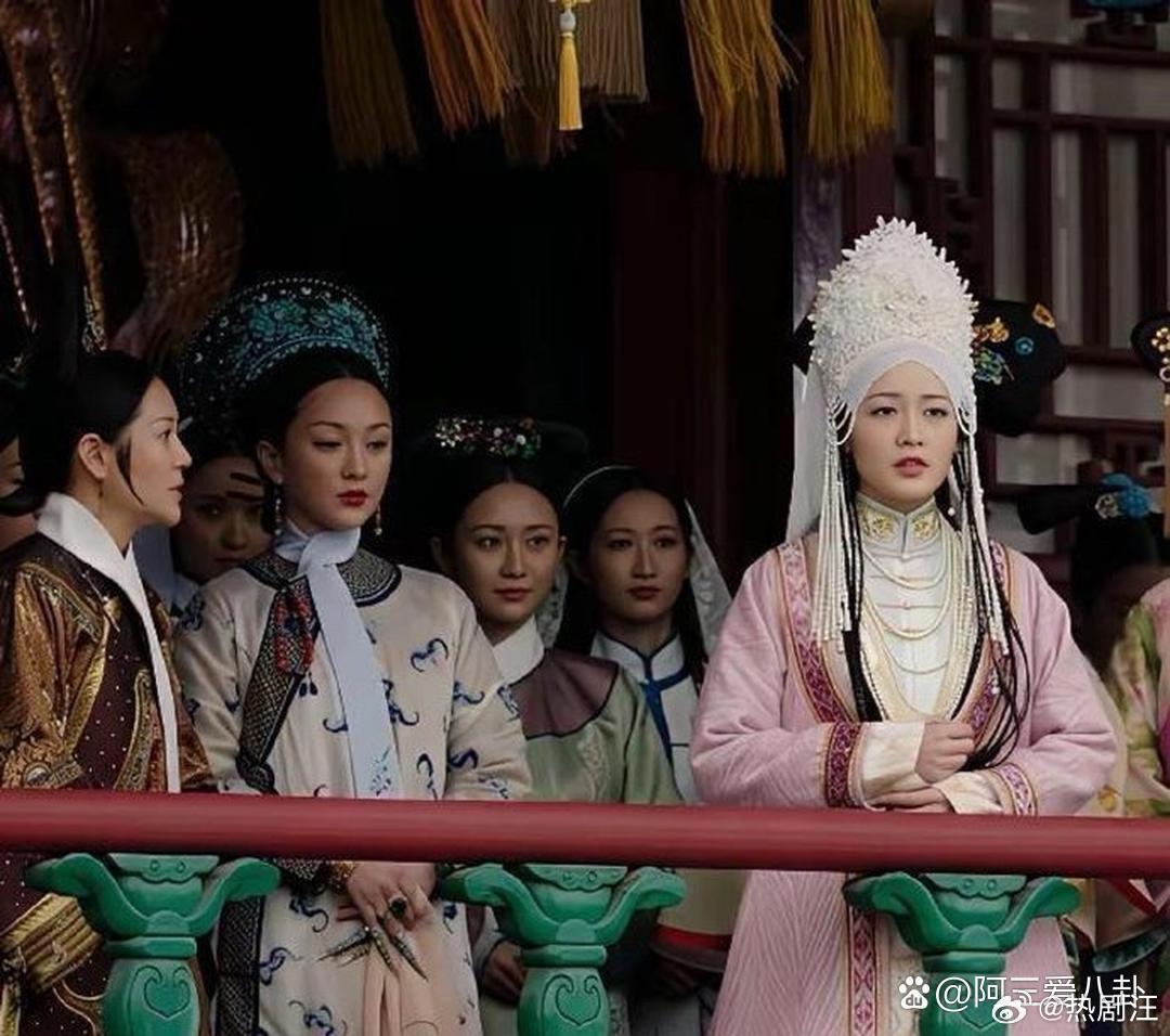 周迅这嫉妒的小眼神都快溢出屏幕了，虽然是演戏，但也太真实了…