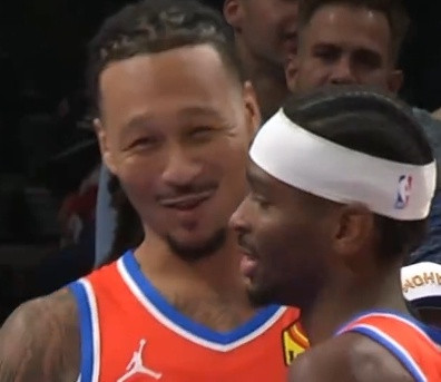 哥们你什么情况突破2+1三分什么的都有这么准