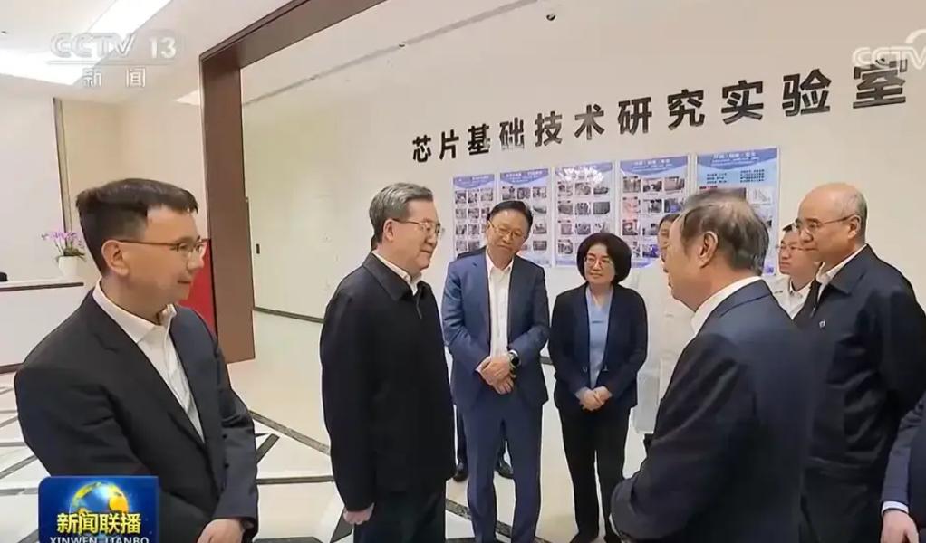忽然就看到了这个，必须感慨一下。希望任总养好身体，继续为华为掌舵把向，不断乘风