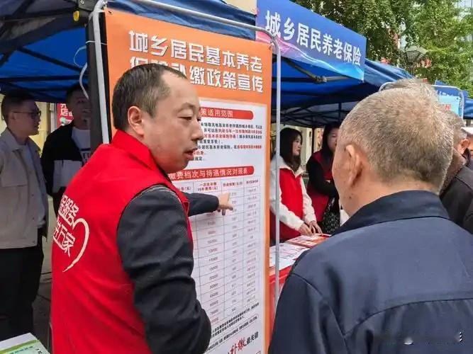 同样掏9万块钱，逐年正常交和一次性补缴，一辈子领的养老金差距真不小。很多人不知