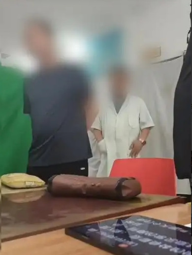 6月24日，河北，一男子去找当地一位80岁老中医把脉，谁知因为老人的指甲有些长，