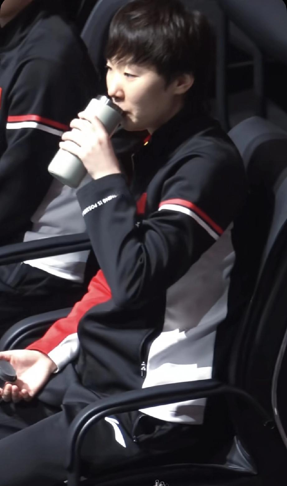 成都混合团体世界杯，王曼昱今日3-0战胜李恩惠，助力中国队8-0战胜韩国队。比