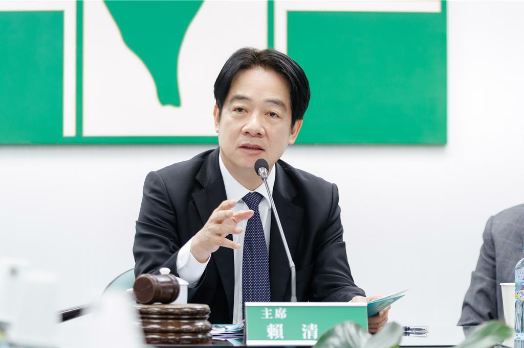 民进党“台独”纲领连署人赖清德声称郑丽文当年也参与民进党今天举行中执会，身兼