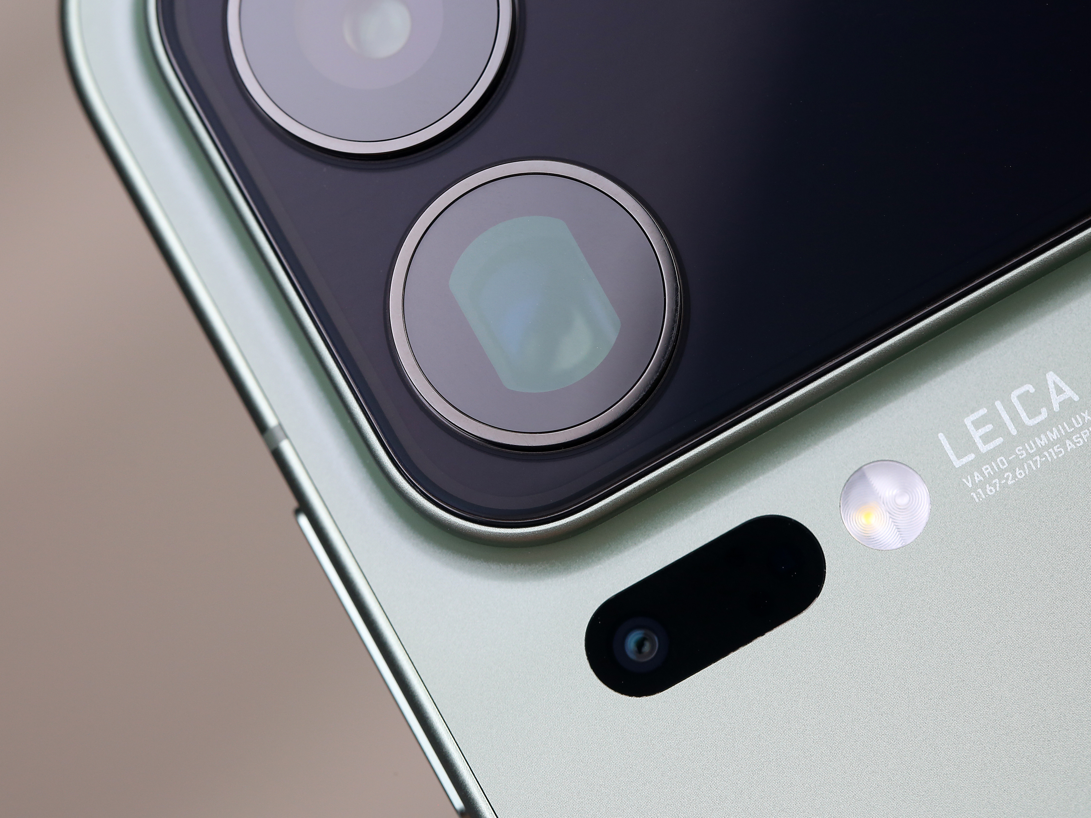 小米17Pro系列AG柔光AR背屏膜，无彩虹纹，精准开孔高度契合。没有