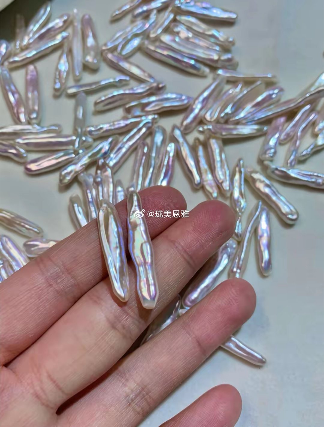 家人们帮忙想个办法，这样的珍珠做成什么才能卖出去？