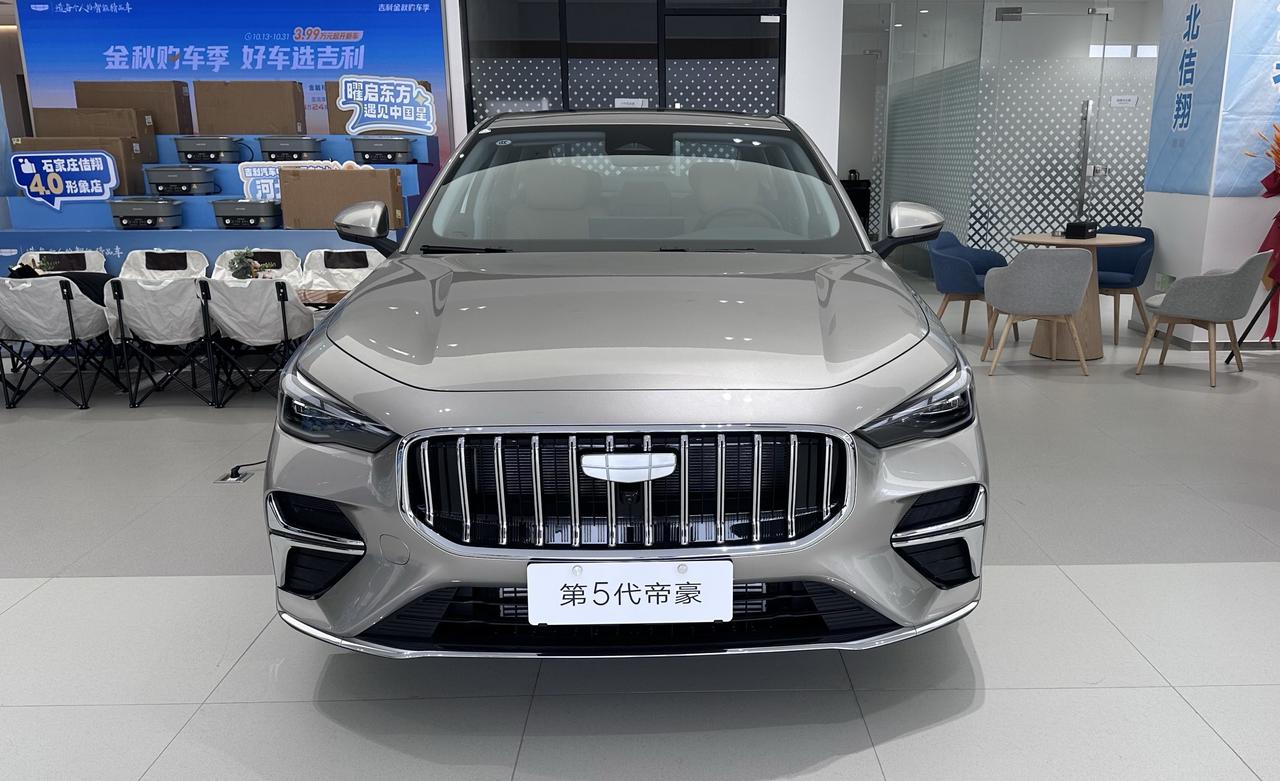 今天看了第5代帝豪严格来说它是一台全新的车型了，它是基于新一代BMAEvo模