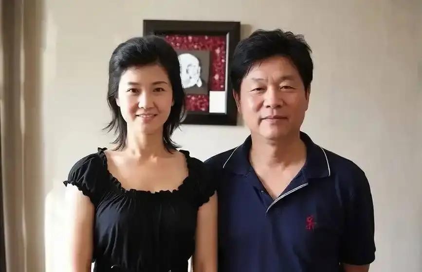 1992年刚领证那一晚，26岁的宋祖英直接给新婚丈夫罗浩泼了盆冷水：“我这辈子绝不生孩子，只想做丁克