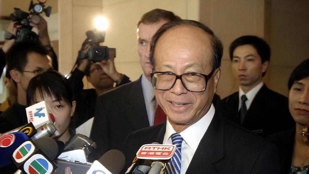 190亿还没到账,李嘉诚吃下苦果:官方喊话5次后,损失快近千亿