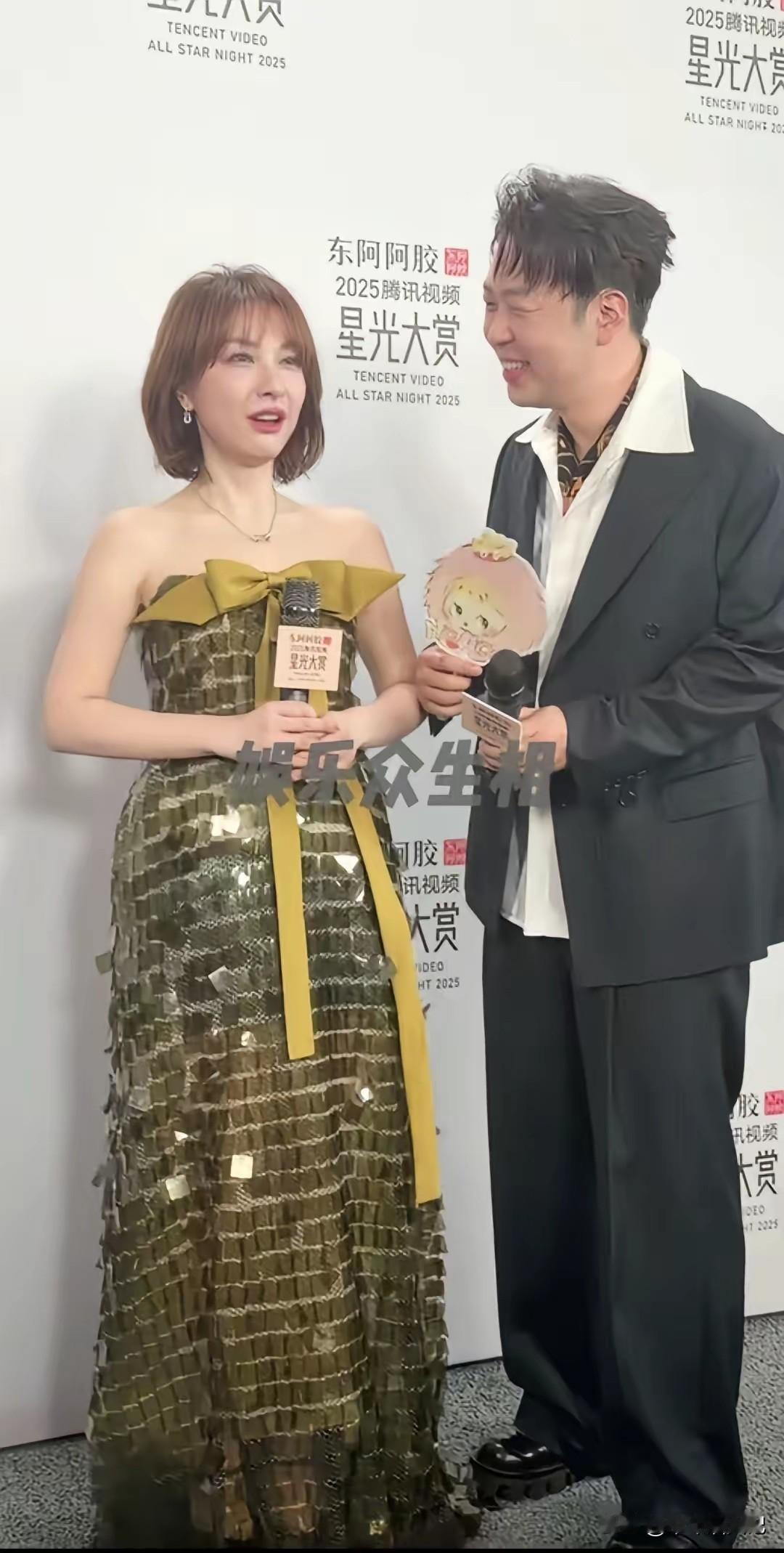 喜欢一个人，眼神是藏不住的。你看杜海涛看吴昕，虽然眼睛小，但仔细瞅，里头真有