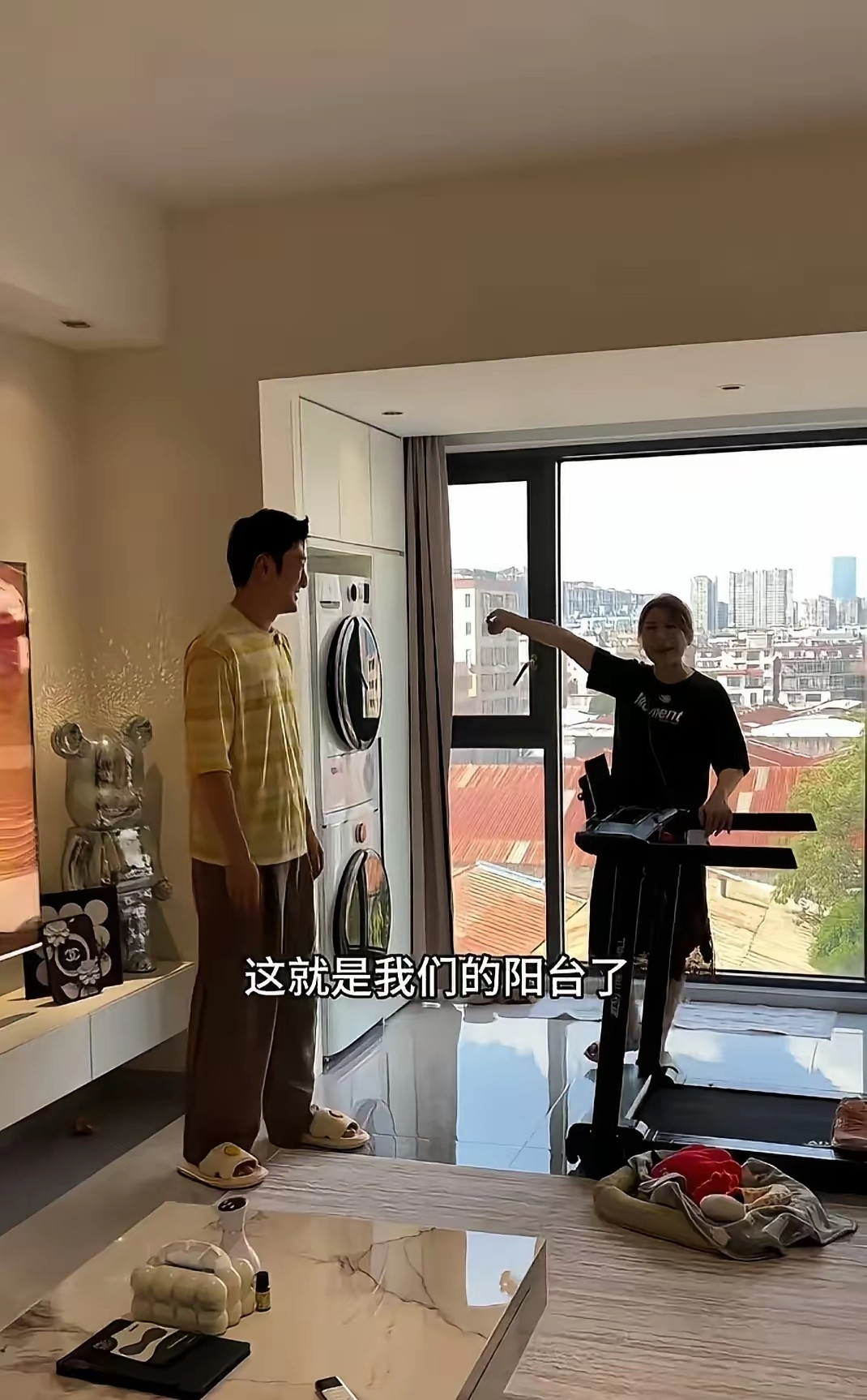 前TVB艺人蔡淇俊10月1日晒出佛山135平住所，四房格局带衣帽间，开放式厨房加