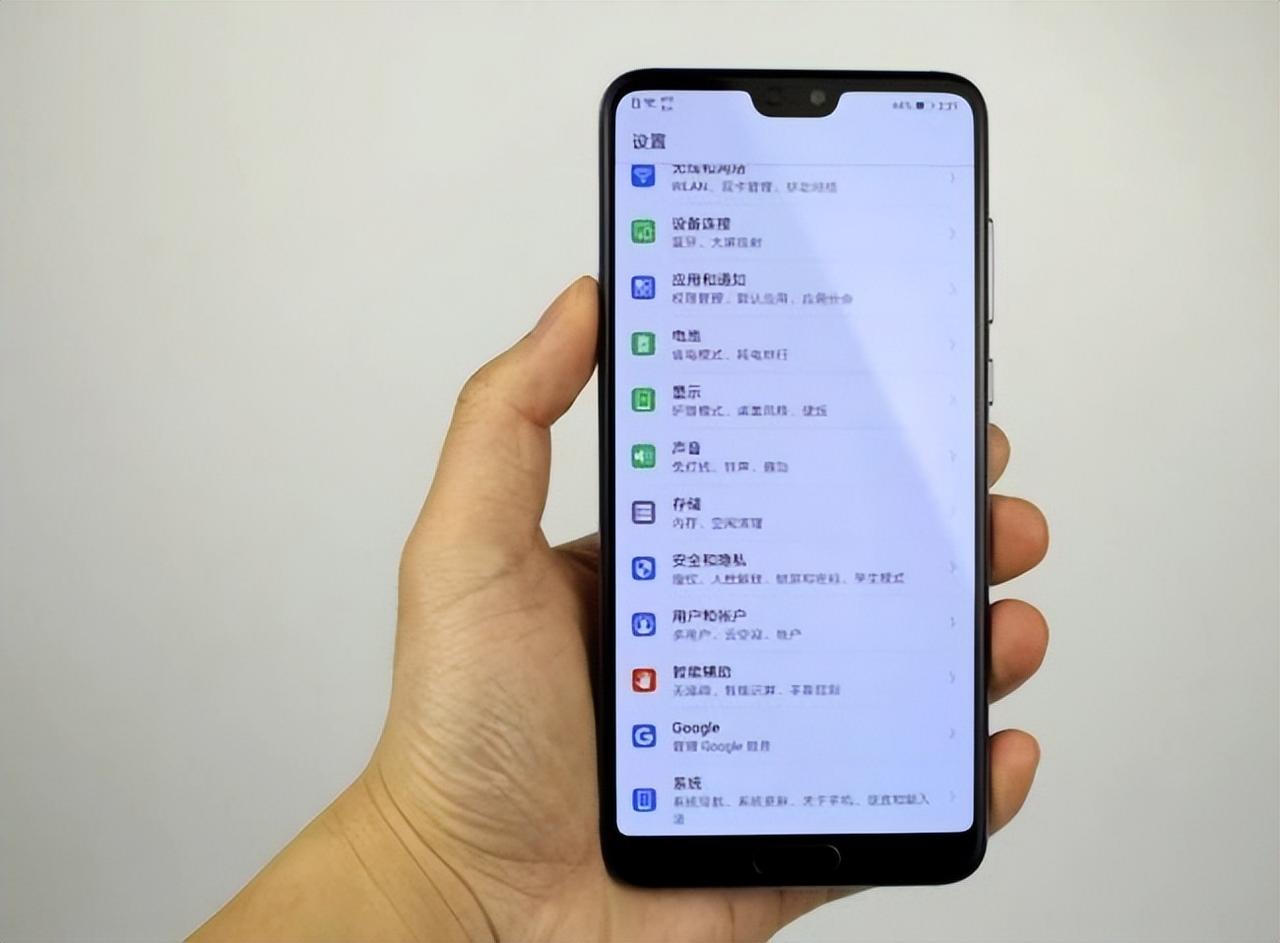 除了堆电池，手机就没啥可聊的了吗？前阵子7000毫安还被捧上天，这才半年，8