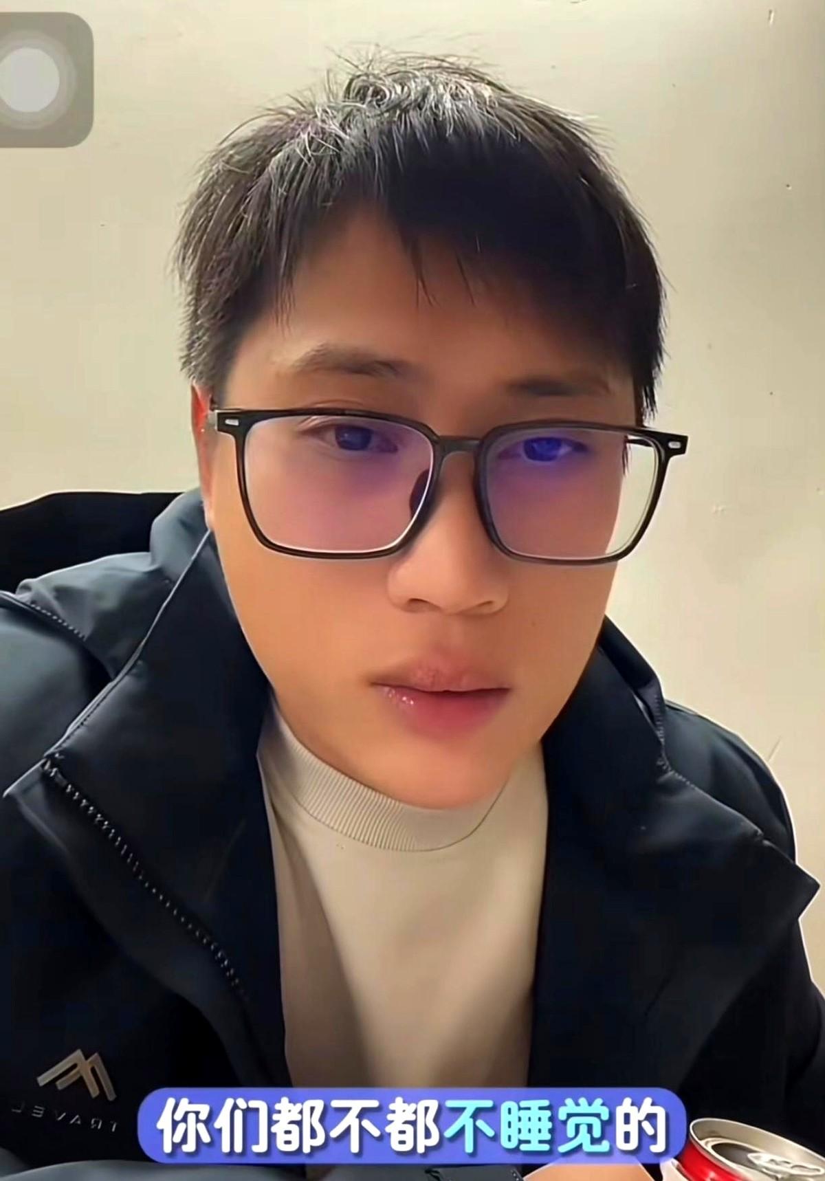 谁懂啊！梁志辉直播这波直接戳中老粉心巴！现在网上吵翻了，有人说他那口“粤普”