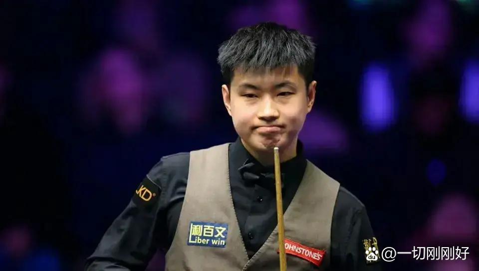 “他只要再轰38杆破百，就能把10万英镑揣进兜里！”赵心童刚捧回球员锦标赛冠