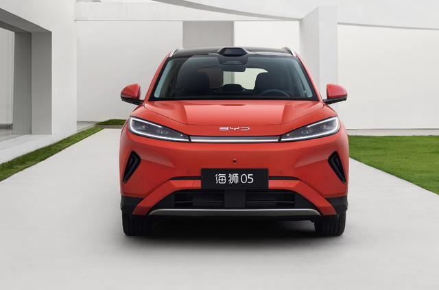 日前，比亚迪发布全新海狮05DM-i官图。与现款海狮05DM-i相比，新车外观风