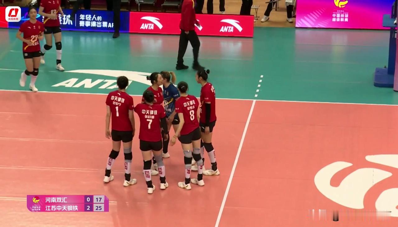 范泊宁发扣拦防全面在线，拿下11分助力江苏25-18、25-23、25-17，以