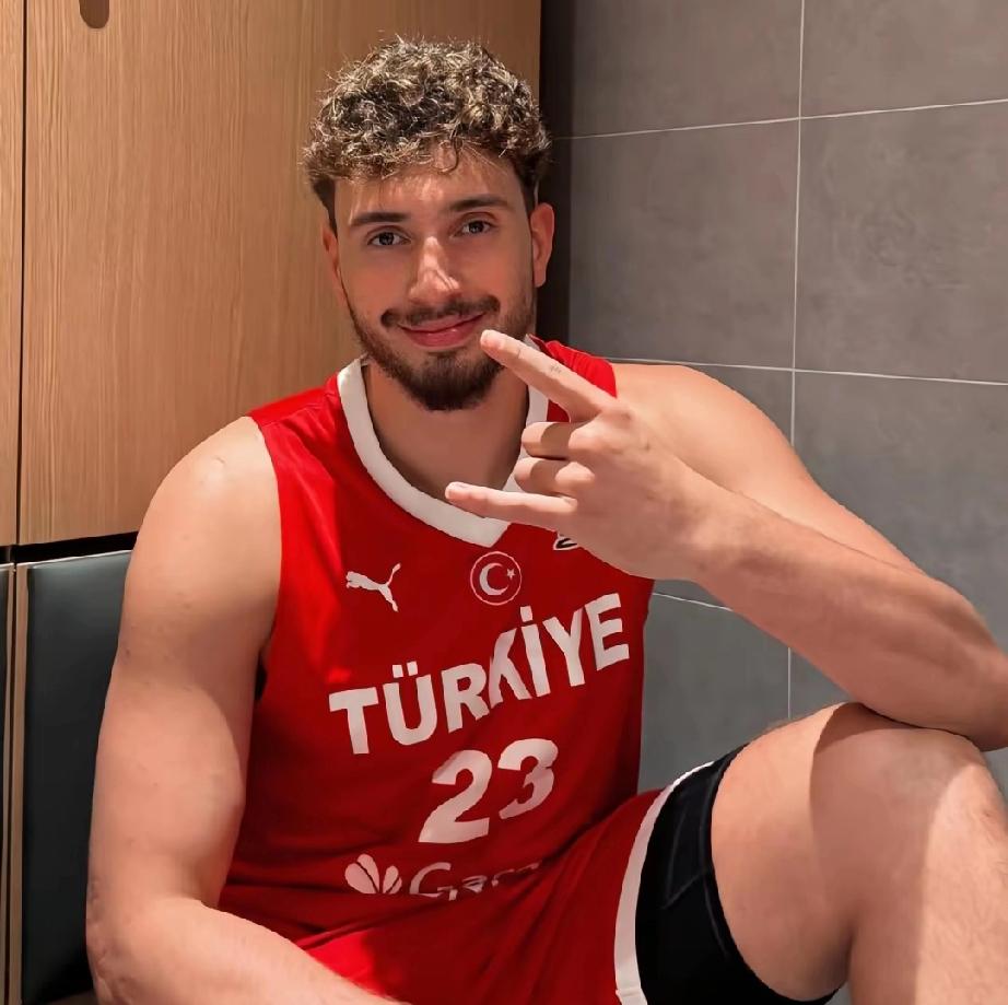 12月10日火箭球星申京训练结束后接受媒体采访时谈及球队赛程的表态。