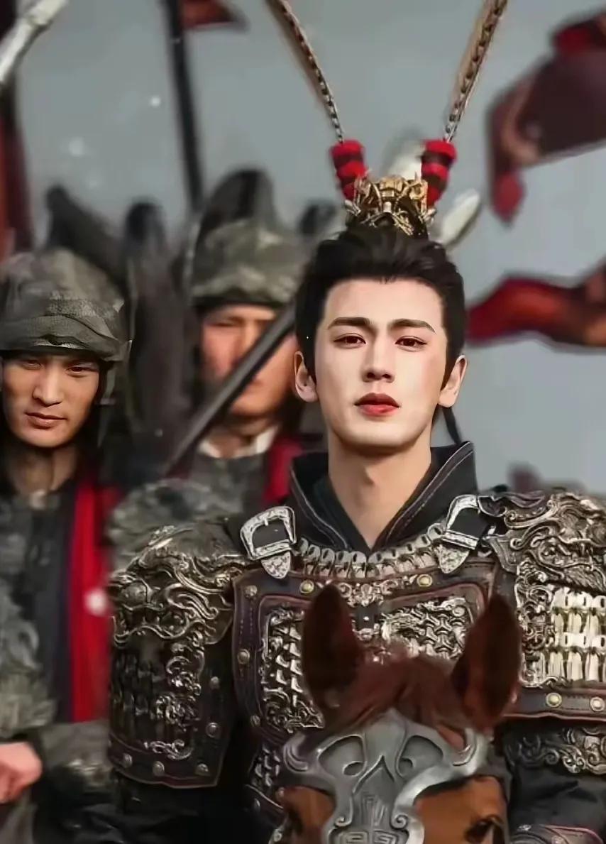 当年说何润东不帅，演不了项羽。项羽虽然是粗人，但仪表堂堂，人中吕布更是好看，所