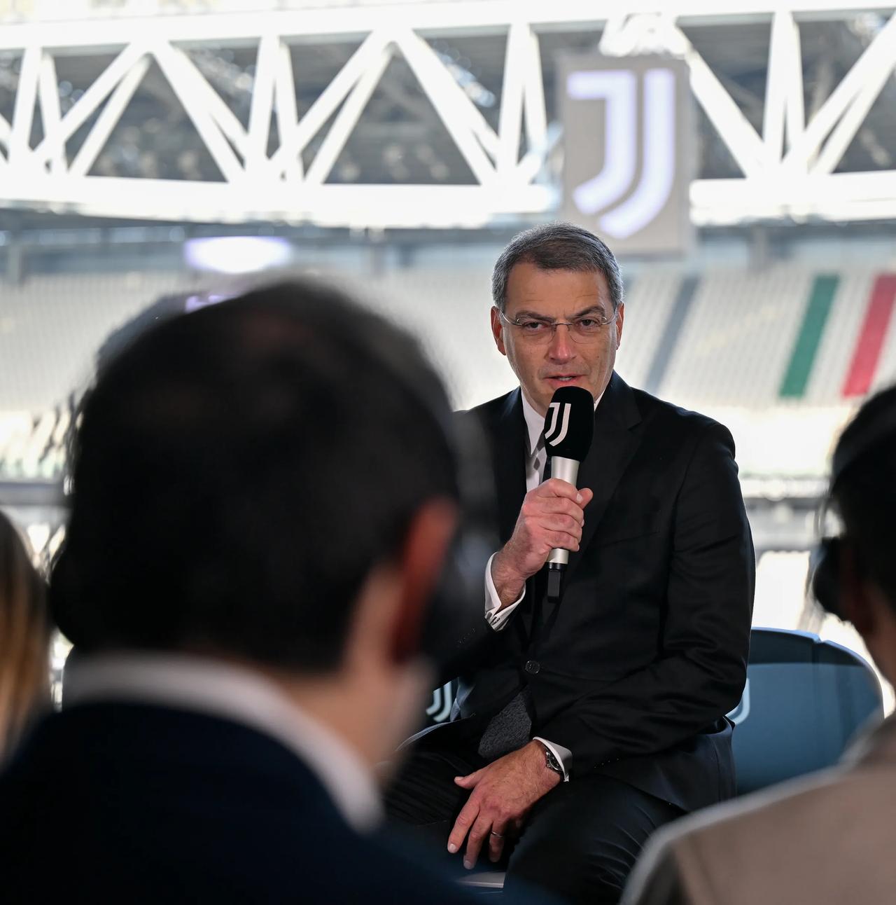 全体育锐评：想当年多风光现在充满疑问“整整十年前，尤文图斯正处于柏林和加的