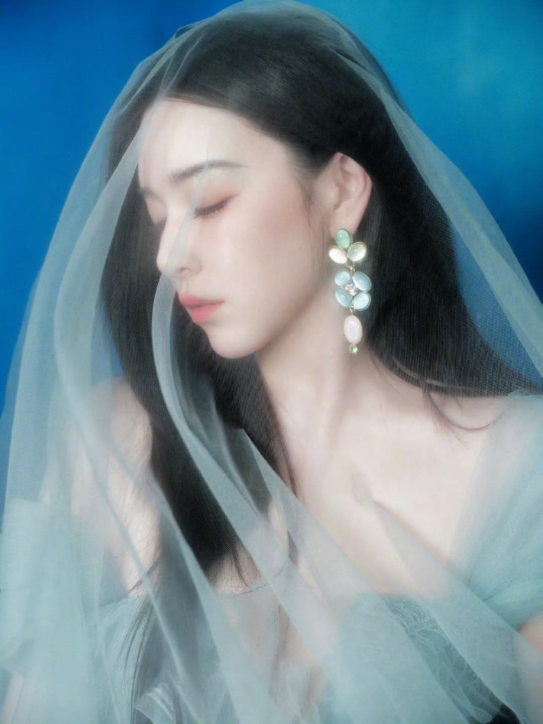阚清子为穿仙女裙有多拼阚清子的仙女裙造型惊艳亮相，背后是对身材管理的极致坚持