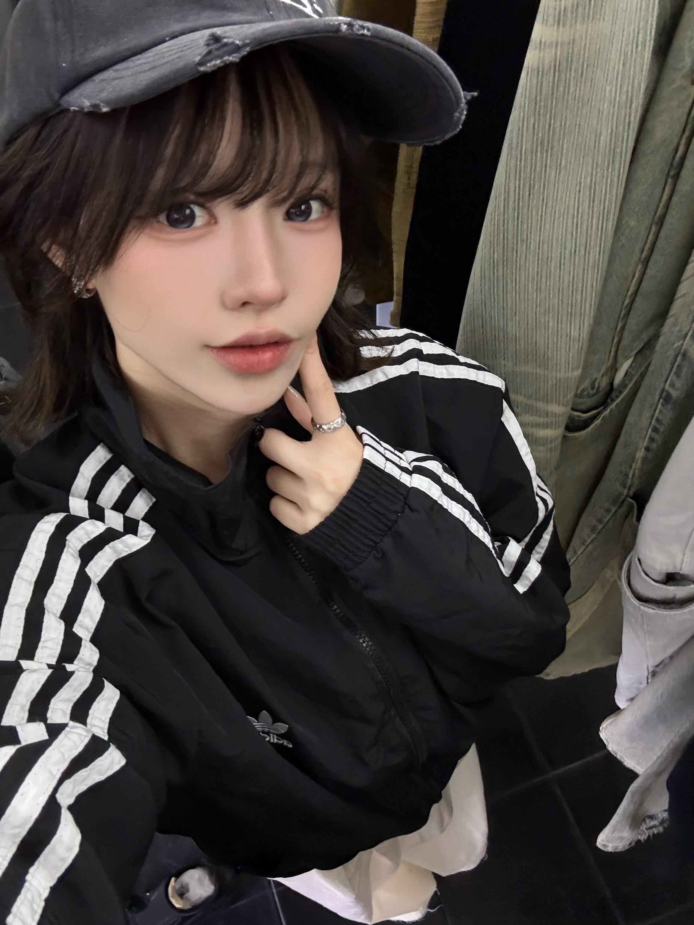 晚上吃的啥[大笑]我和金猴吃完羊肉炉，他去喝酒，我回家打游戏咯！​​​