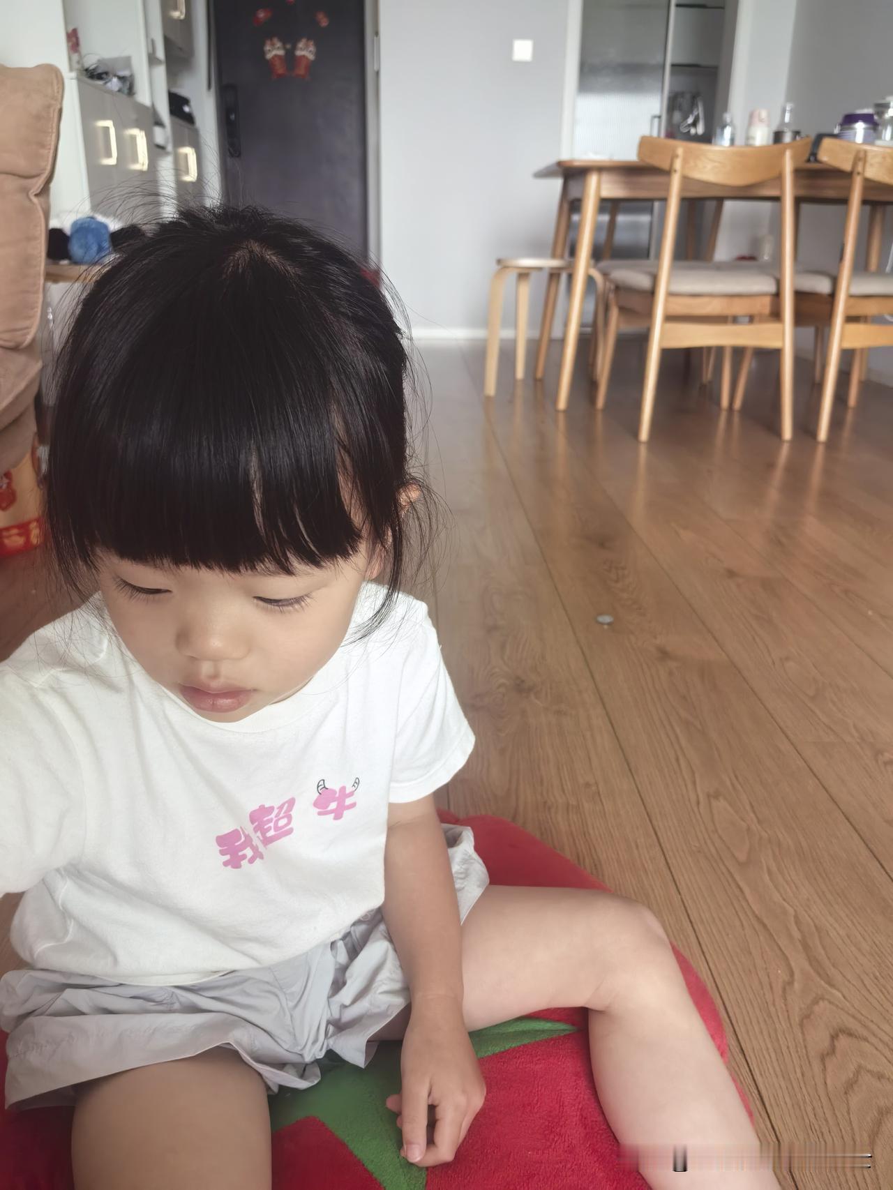 我发现一个给小孩子喂药的好方法，那就是找他们幼儿园的老师。三岁5个月的小外孙