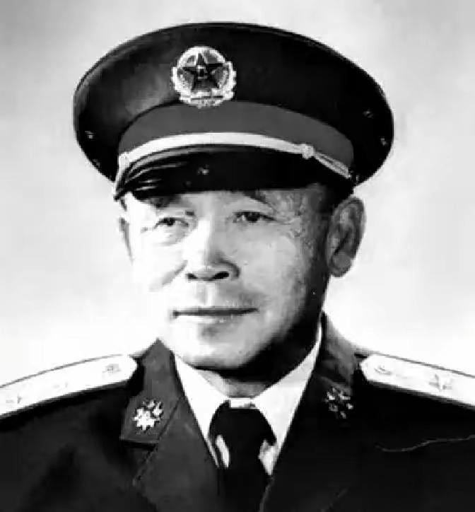 唐廷治，1918年生于四川巴中，1934年参加红四方面军长征，1936年入党，是