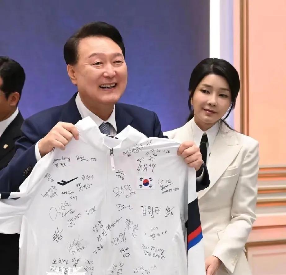 李在明百漏一疏！谁能想到都判尹锡悦无期了，他还能在监狱内大肆敛财，关键现有韩国律