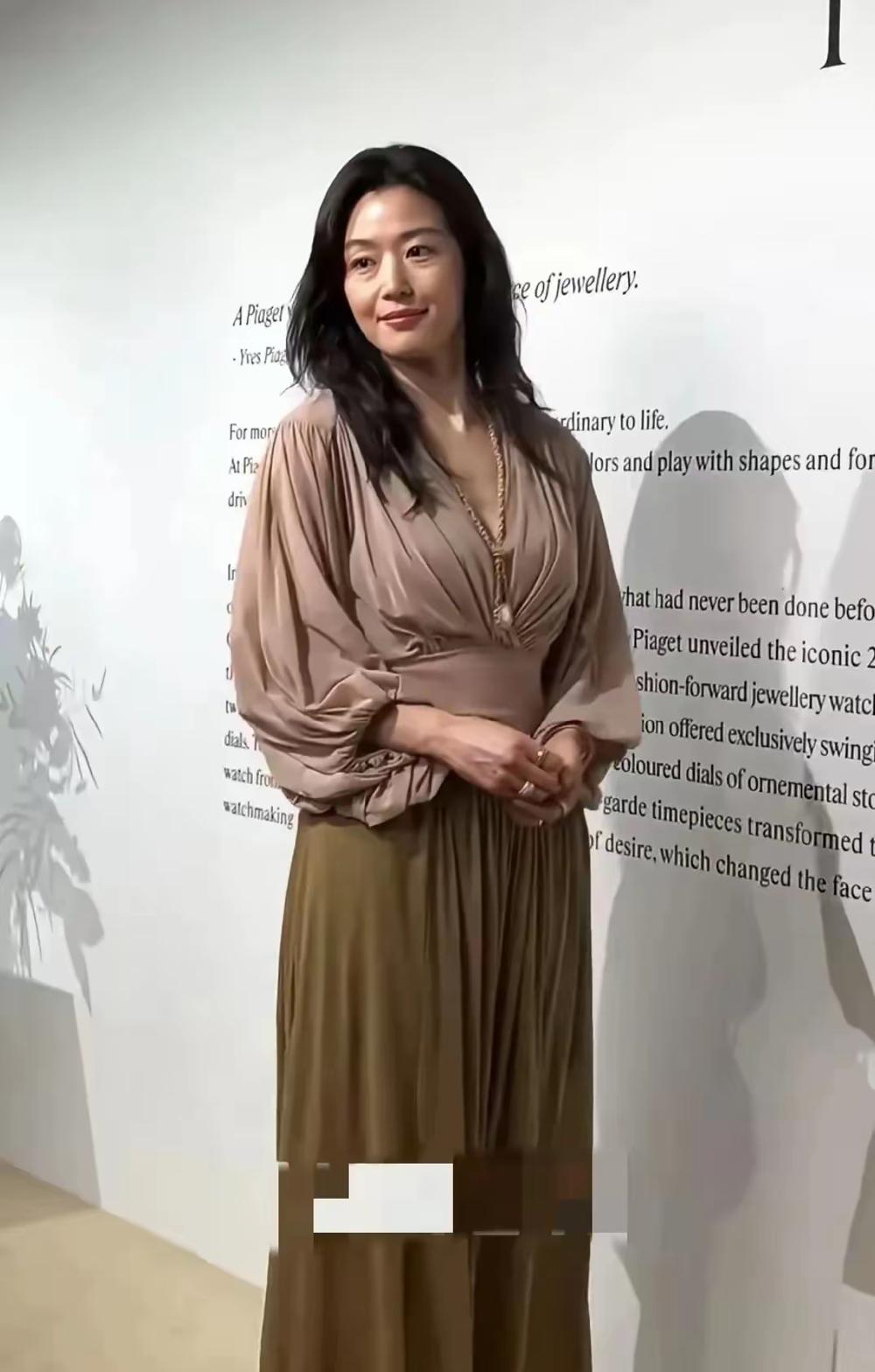 全智贤的美被夸大了。这是她的真实容颜，你失望了吗？总有人说她是不老女神，夸得好