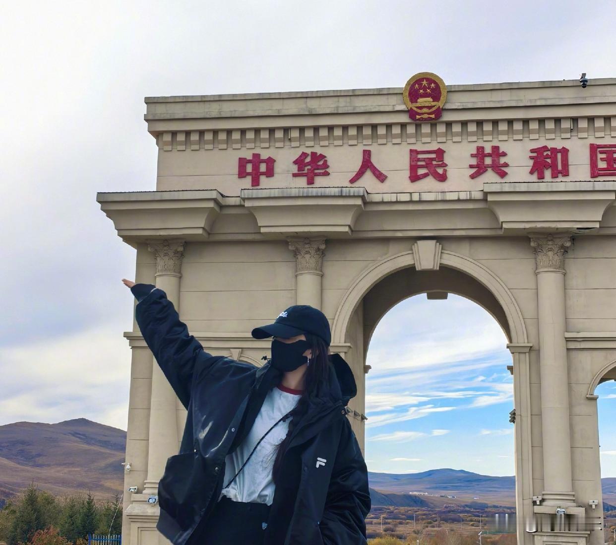 杨幂15张旅行照配文仅8个字，网友直呼：这样的明星爱了 国庆假期过后的第一