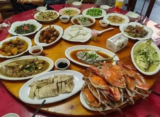 宁波民宿村住加吃280一人是高性价比还是刺客280元/位，正餐顿顿海鲜摆满桌！