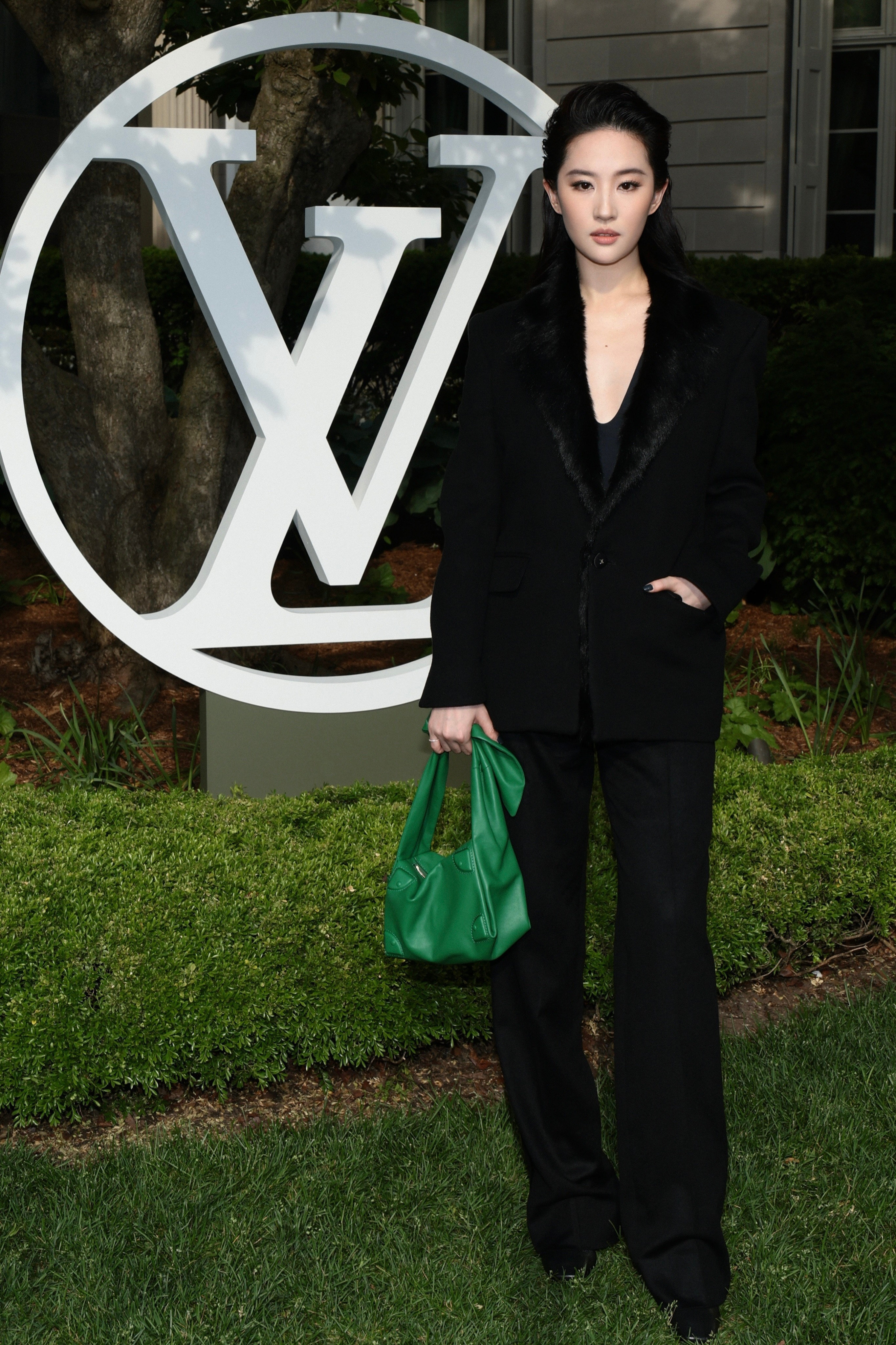 刘亦菲｜LouisVuittonFashionShows来自代言人刘亦菲的