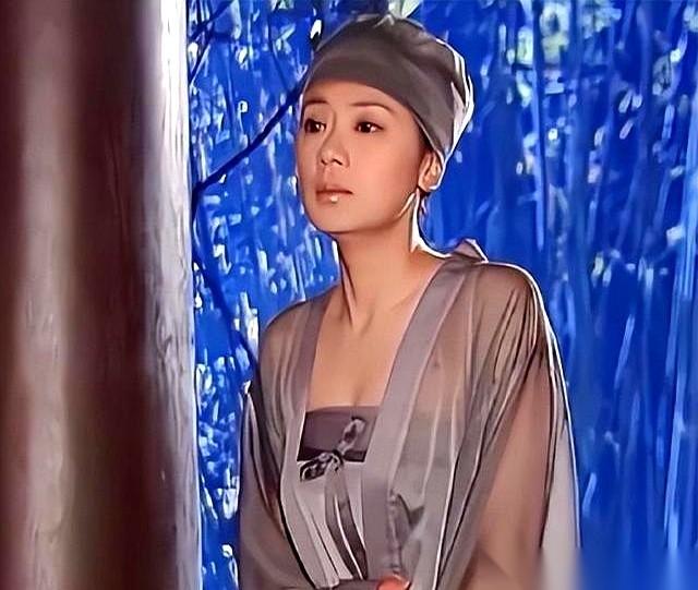 有些古装剧的穿帮，真是离谱到让人怀疑眼睛。前一秒，还是金戈铁马的三国战场，张嘉