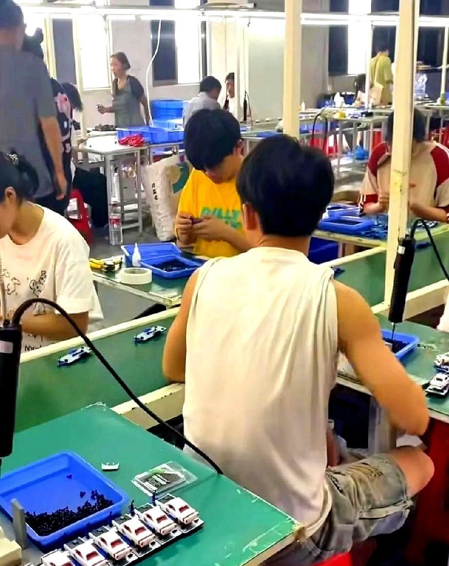 “黑厂！真的是太黑了。”线长那句“爱干不干”真是戳心窝子，咱们临时工连呼吸都是