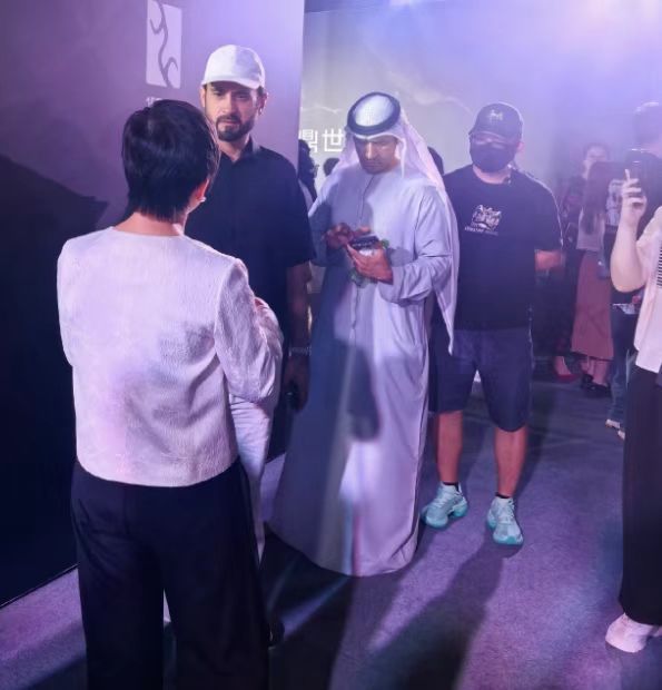 仰望U8L吸引到了中东土豪，据说是阿联酋皇室成员TareqSultanSa