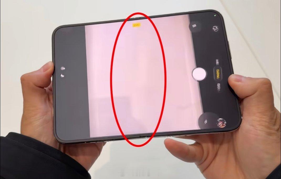 iPhoneDuo折痕iPhoneDuo的折痕还是很明显的，不过苹果采用纳米纹