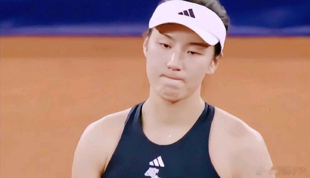 王欣瑜伤退王欣瑜报名失误24岁王欣瑜泪洒赛场！4天3赛累垮，3-5落后伤退，为