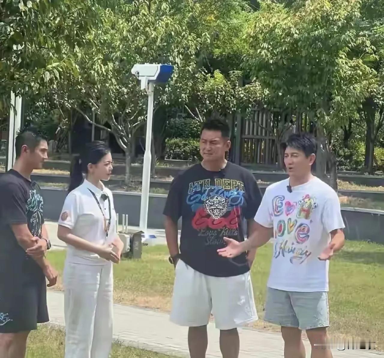 55岁的吴奇隆看起来比三十几岁的人都年轻，精气神也比年轻时好，所以他是怎么做到的