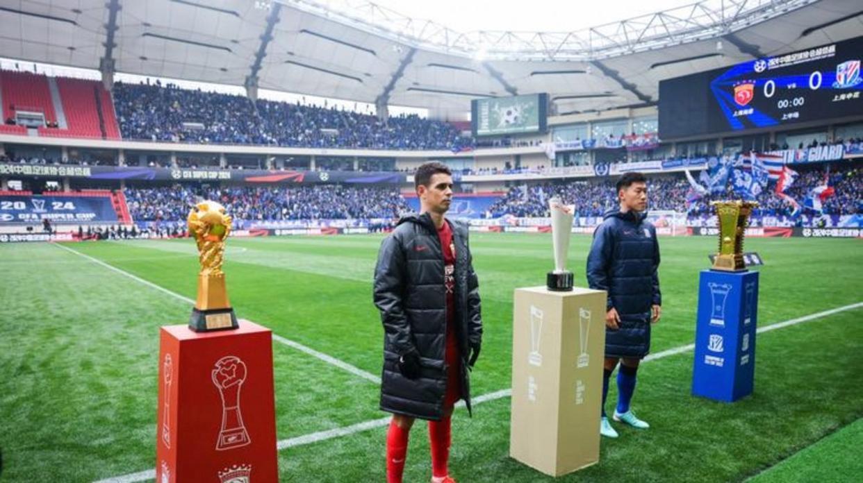 还有不到5个小时申花可能要圆梦了！申花球迷的冠军梦可能要实现了！我们看到比赛的裁