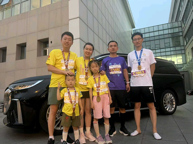 我也秀一下我的爱车已经大定两年了，再过两周就提车两年了，受限于摄影技术有限，一