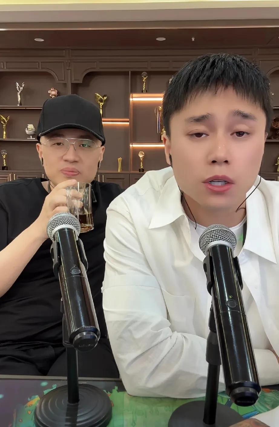 刘二狗说四川可乐人真的不错，当年我和巴哥闹误会，没有任何人占我立场的时候，是可乐