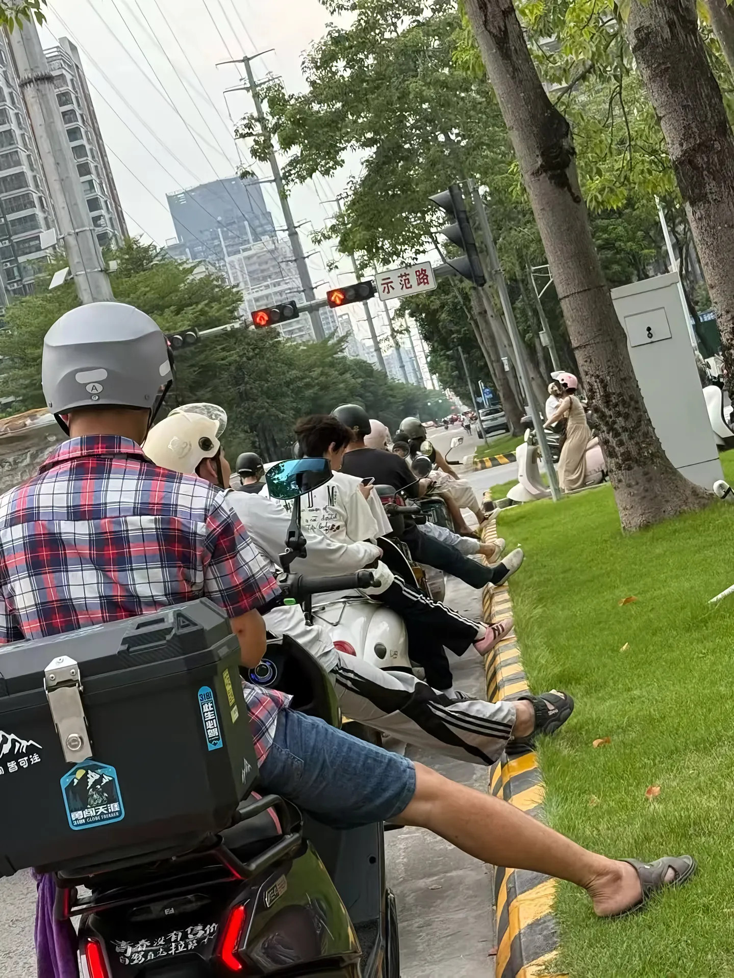 调查组通报杭州酒局事件有些人喜欢吃喝，有些人好色，有些人贪财，这都是人之本性。但