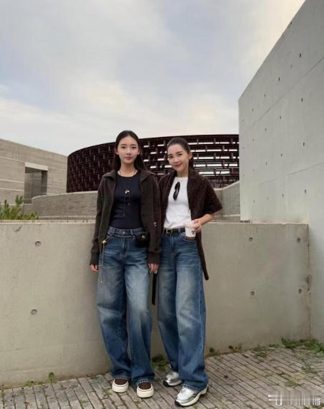 你羡慕吗，16岁的女儿，38岁的妈妈。都好年轻