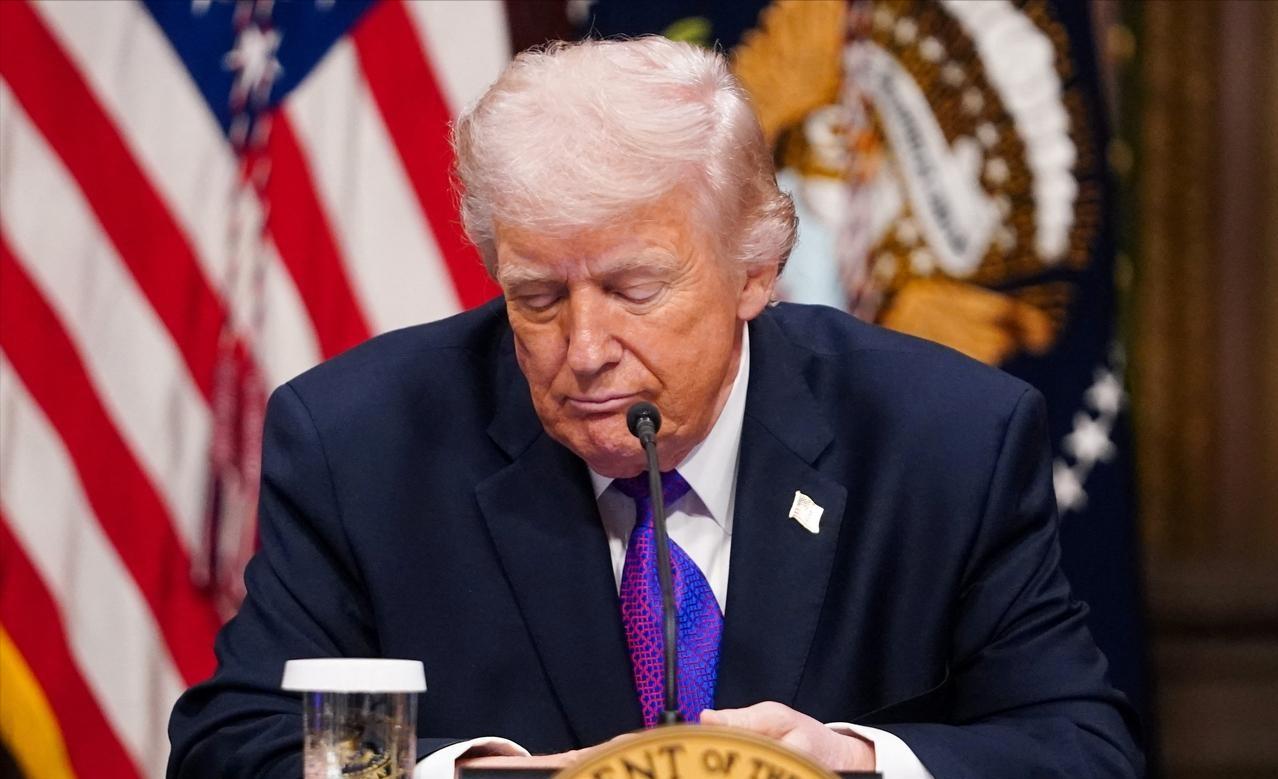 3月5日，特朗普“颜面扫地”，他刚宣布美国将为油轮护航，结果伊朗一发导弹，直接击