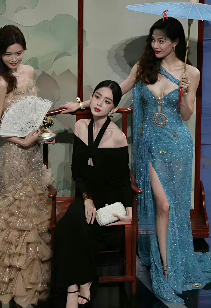 颜值我选娜扎，身材我选钟楚曦