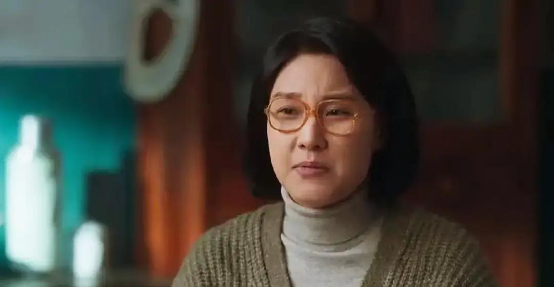 演得少，才能记得牢。一个出场三分钟的配角，正在短视频上啃掉主角所有光环。二